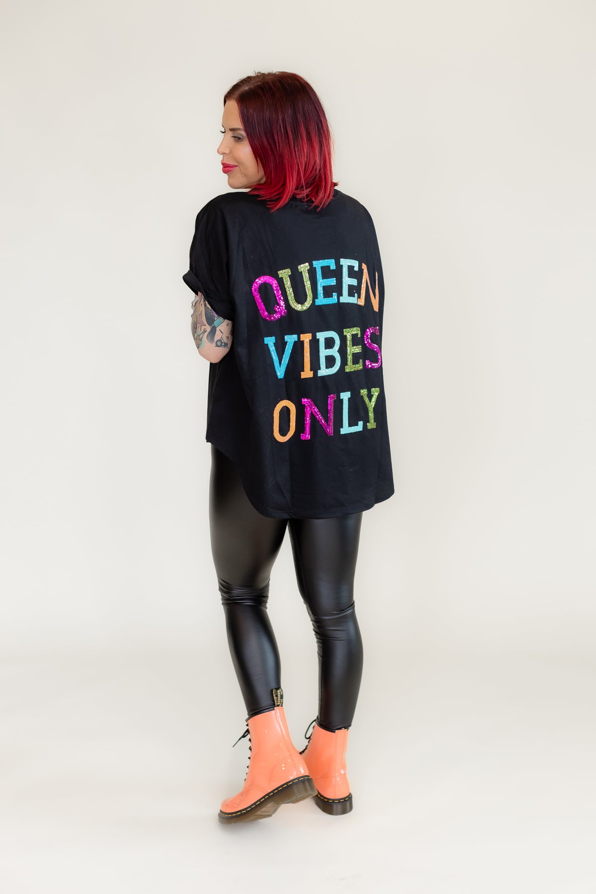 Queen Vibes Only - T219