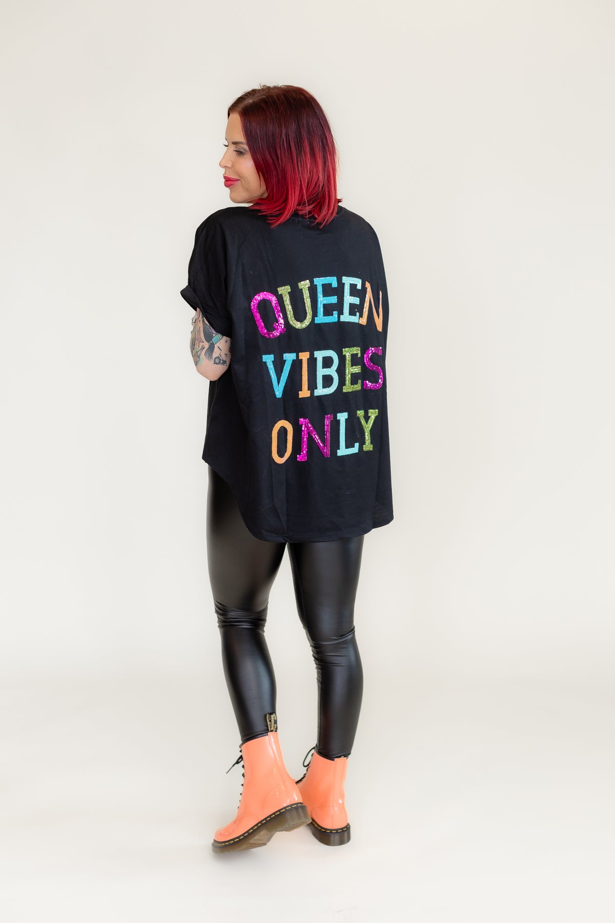 Queen Vibes Only - T219