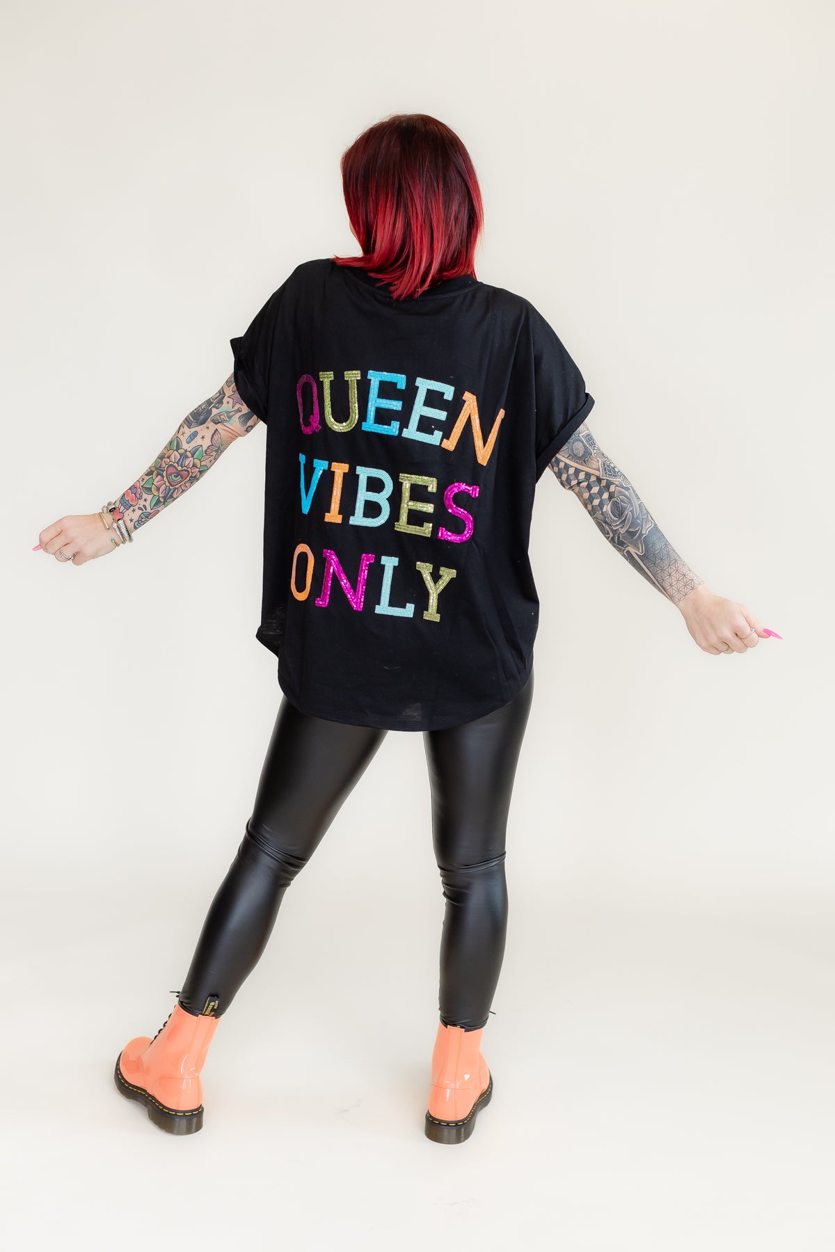 Queen Vibes Only - T219