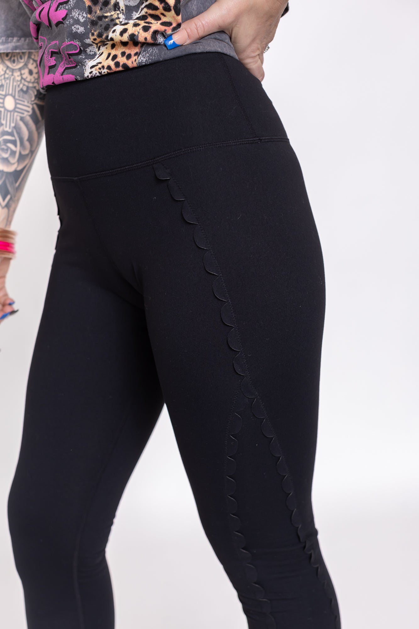 Legging Lover Black Scalloped side Leggings -P27