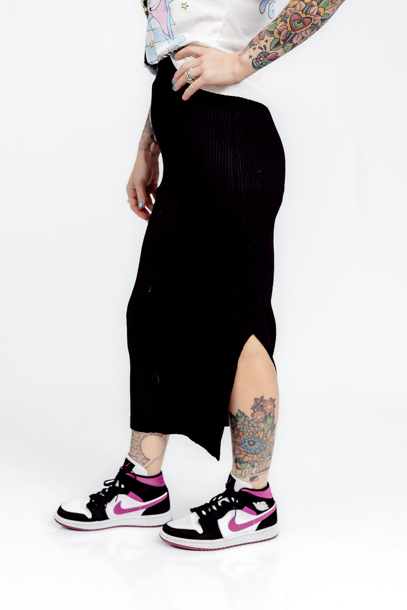 Black Elegance Ribbed knit Midi Skirt- P44