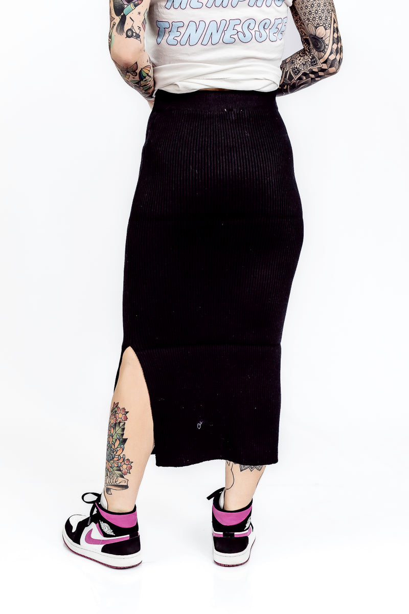 Black Elegance Ribbed knit Midi Skirt- P44