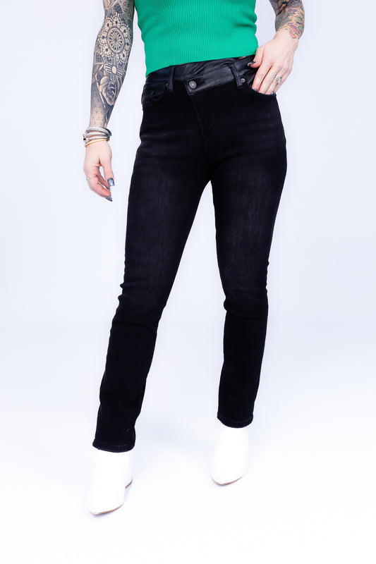 Perfectly Posh Black High rise Slim Striaght 7/8 Jean