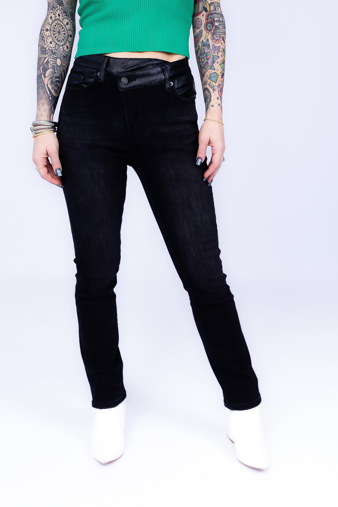 Perfectly Posh Black High rise Slim Striaght 7/8 Jean